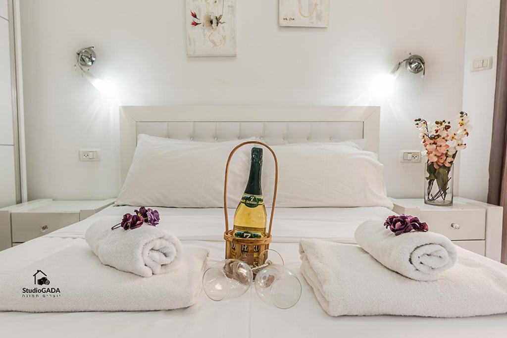 Ferienwohnung Kings & Queens By The Lake Tiberias Exterior foto